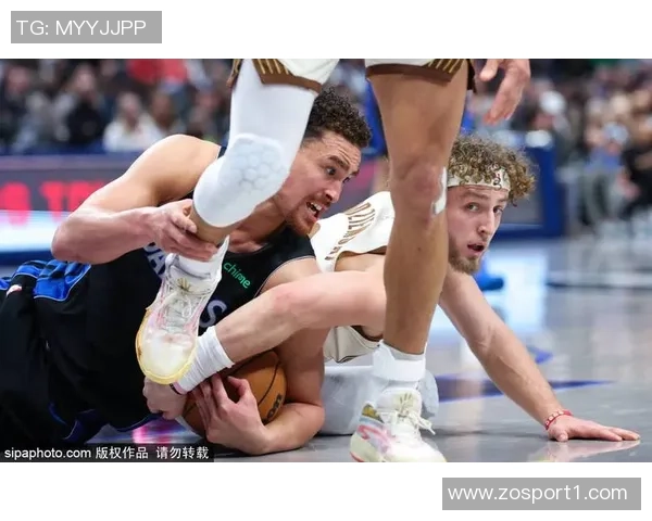 弗拉格因左脚踝扭伤缺席比赛现场观赛与库班同坐展现球队团结精神